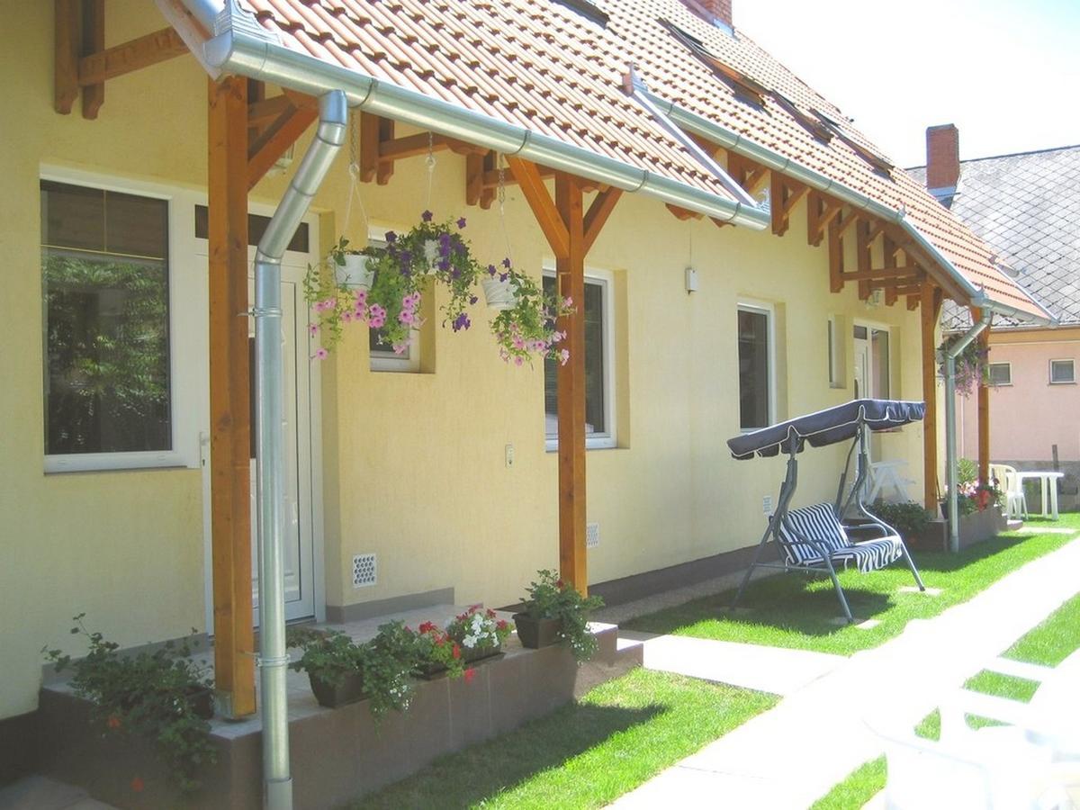 Lala Apartmanok Balatonboglár Esterno foto